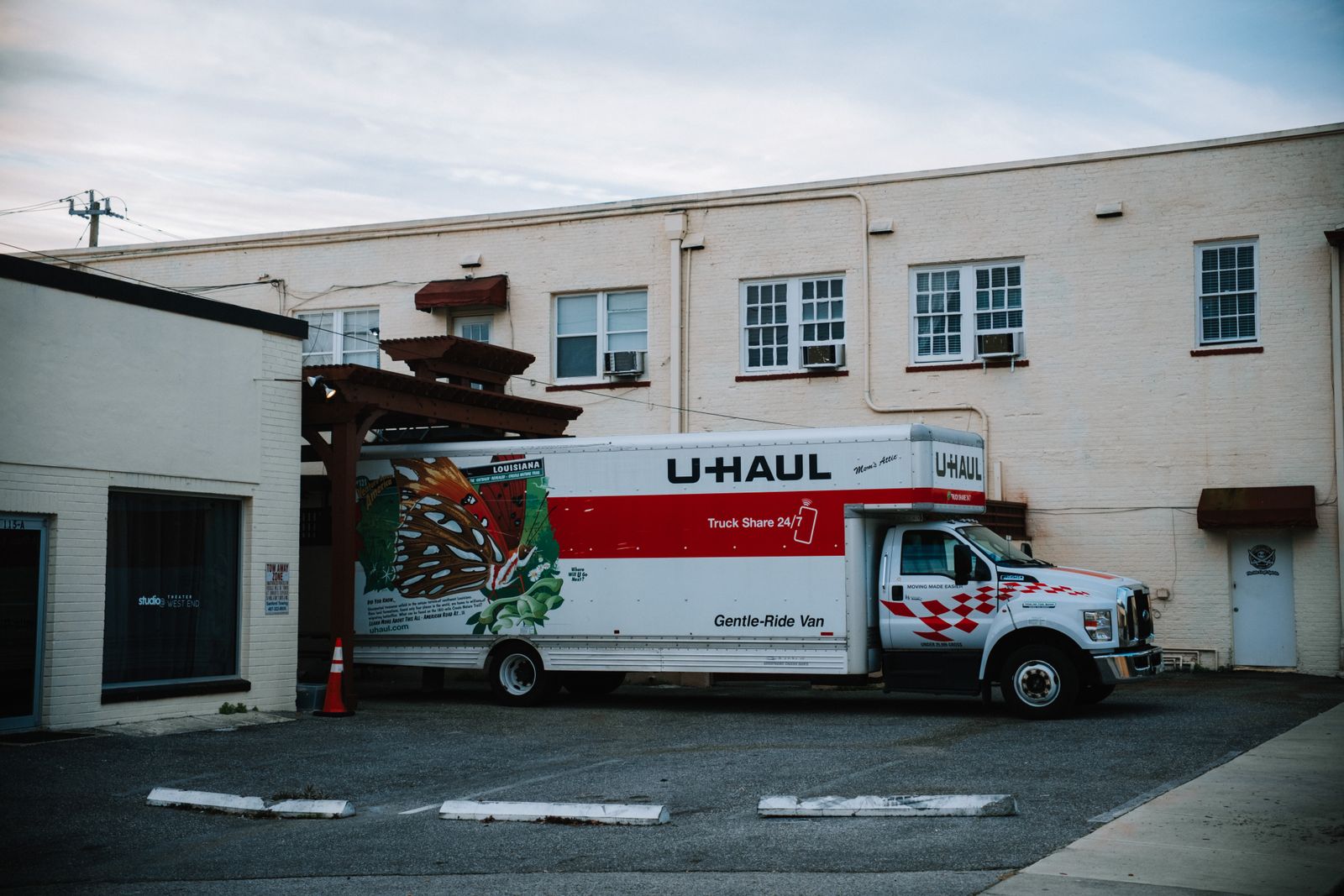 16 ft box truck for a 2 to 3 bedroom apartment