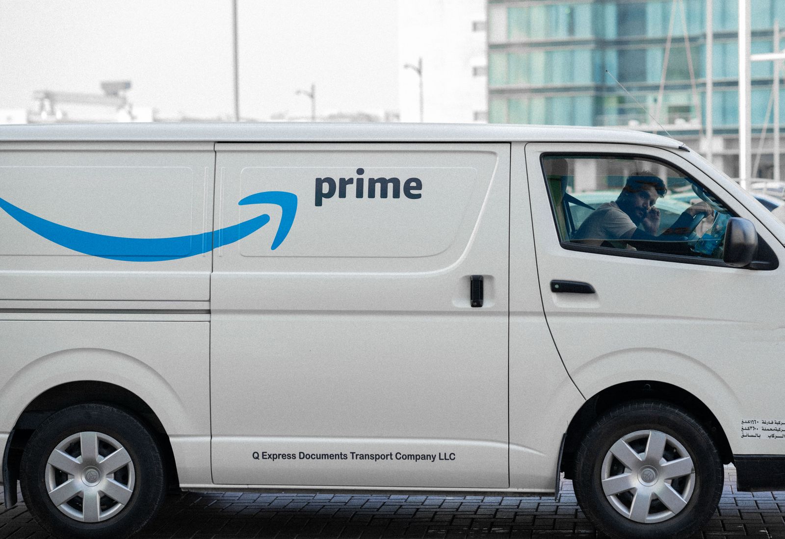 High-roof cargo van for a 1 bedroom apartment