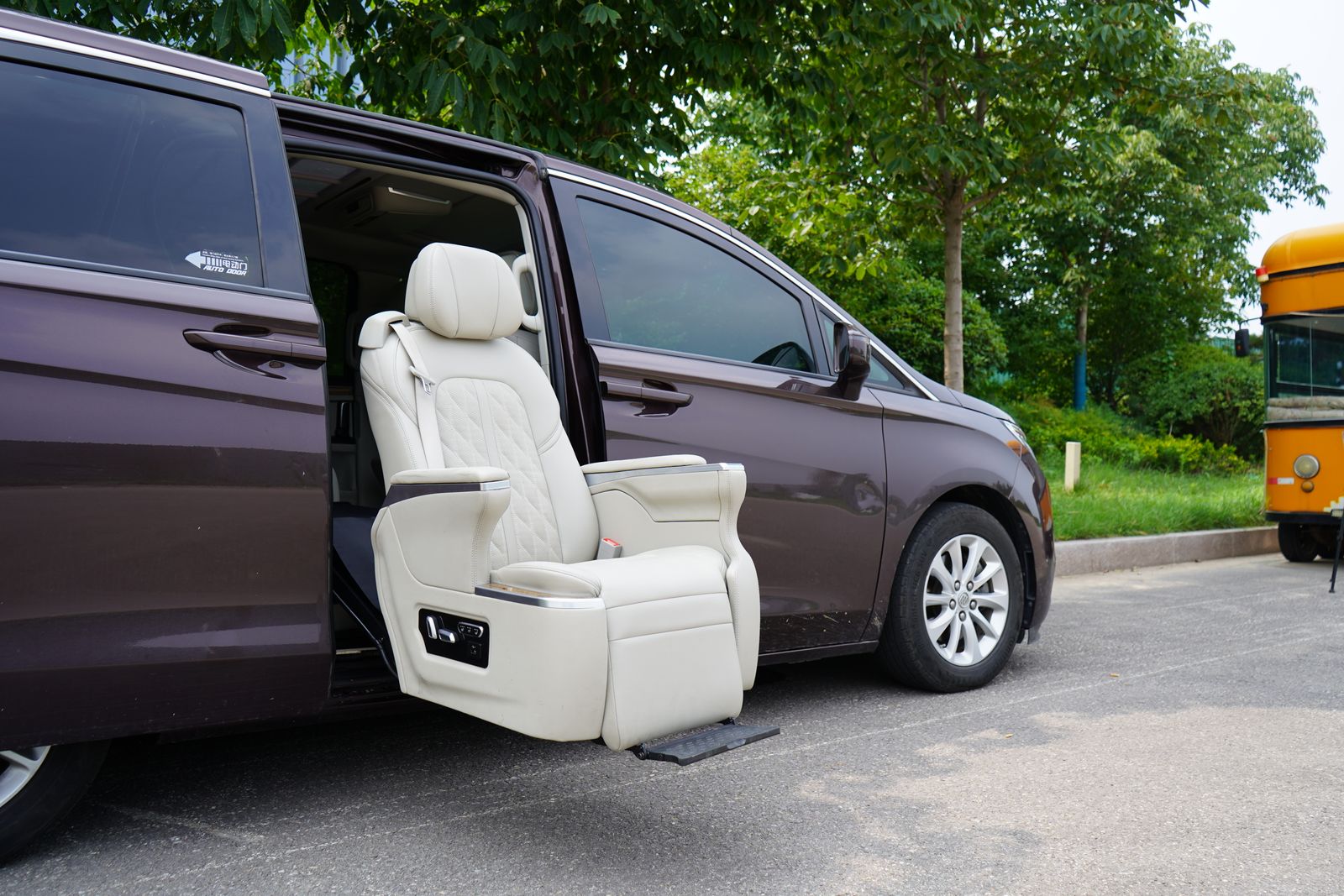 Minivan example photo 3