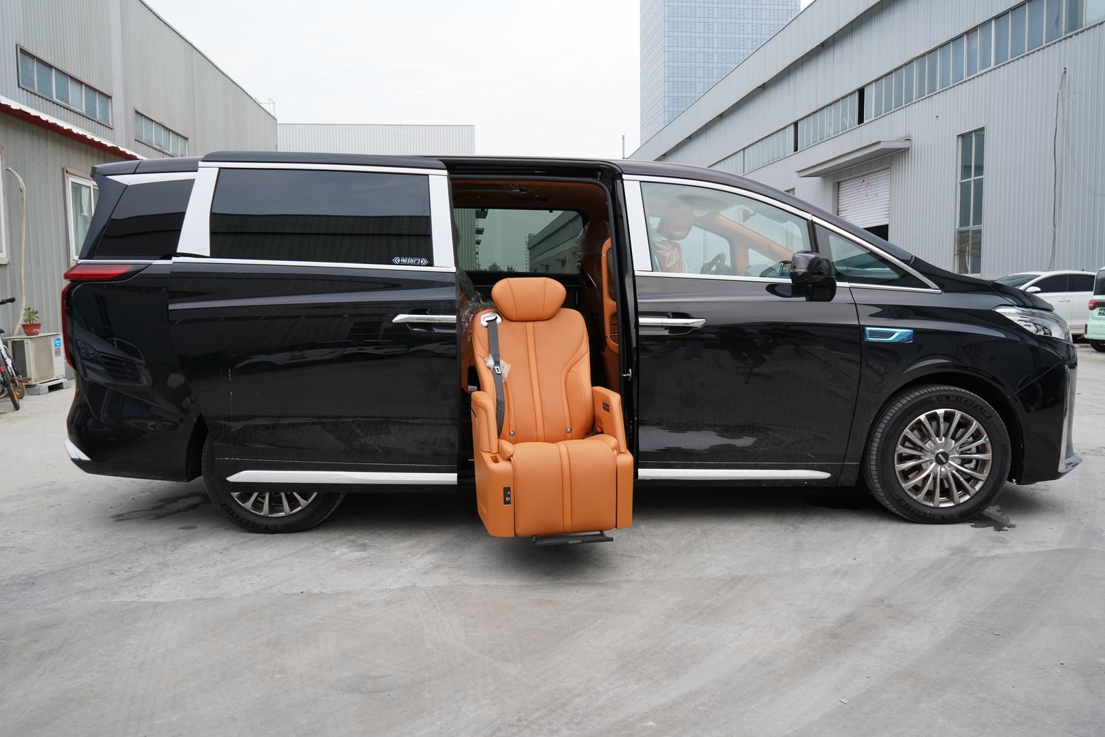 Minivan, Chrysler Pacifica or similar