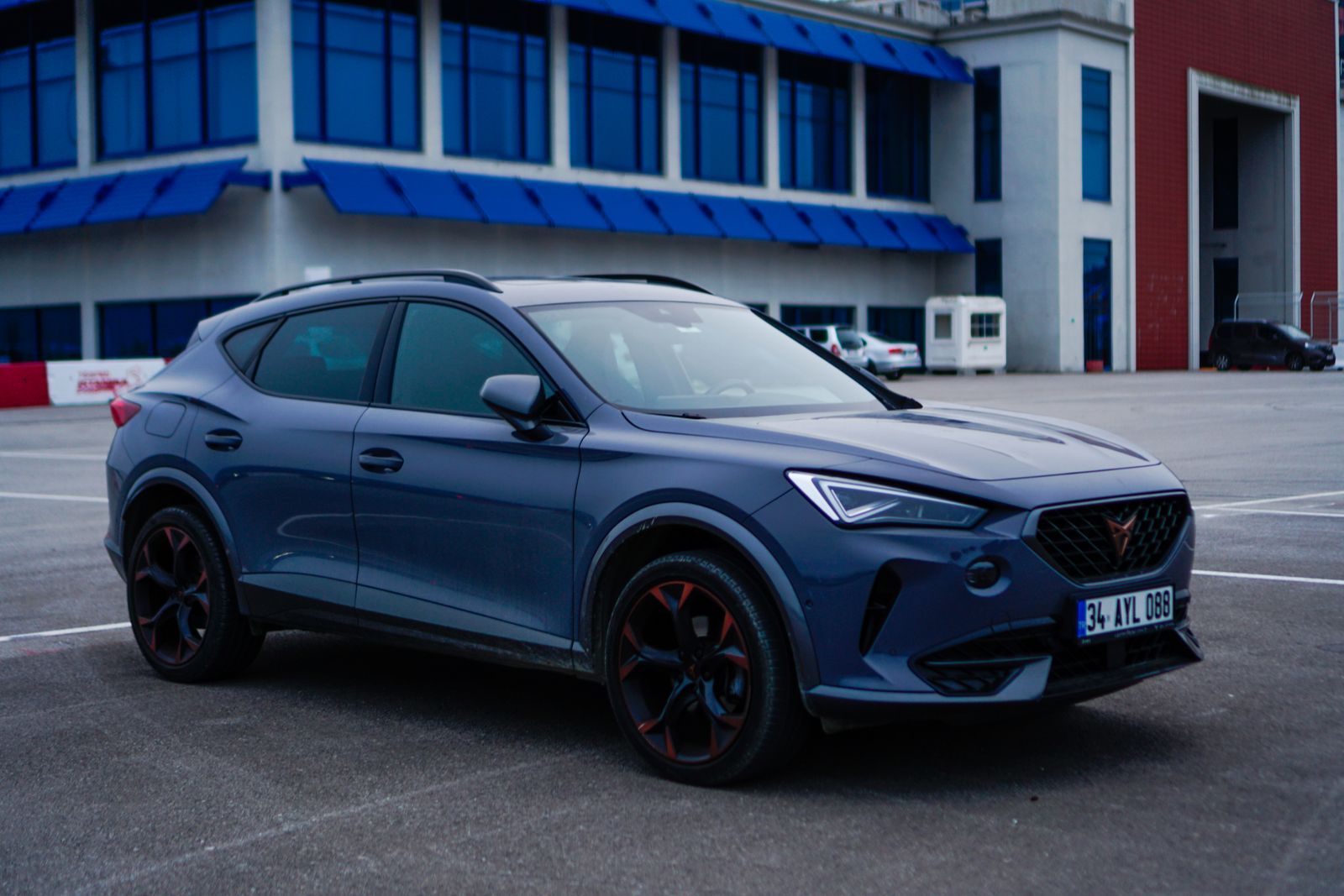 Compact SUV example photo 3